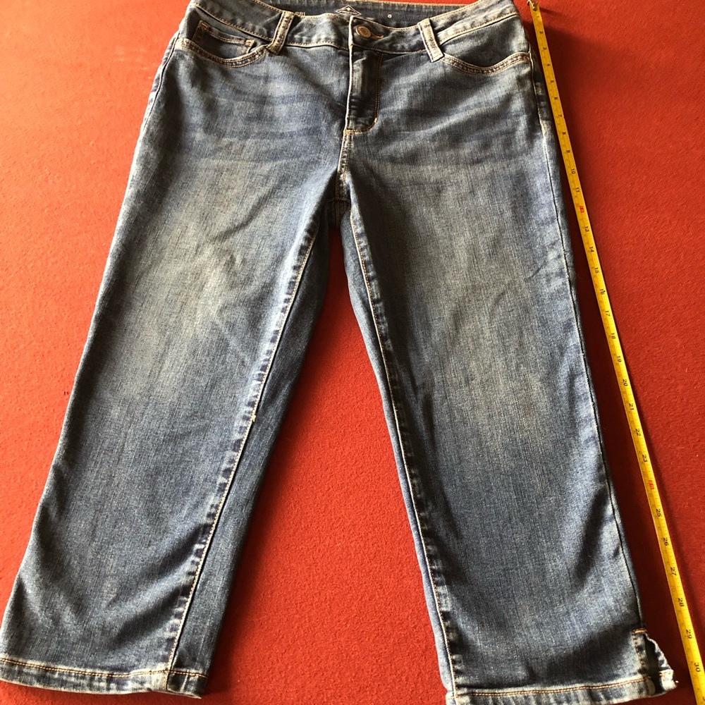 Stonewashed denim capris size 8